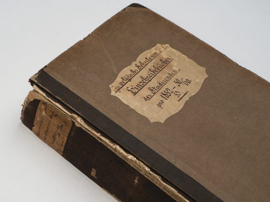 Erster Matrikelband der Polytechnischen Schule Karlsruhe: Schrägansicht.