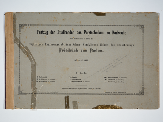 Druck: Festzug der Studirenden des Polytechnikum zu Karlsruhe [...], Karlsruhe (1877), hier: Titelblatt. Fotografie: Amadeus Bramsiepe und Jonas Zilius.