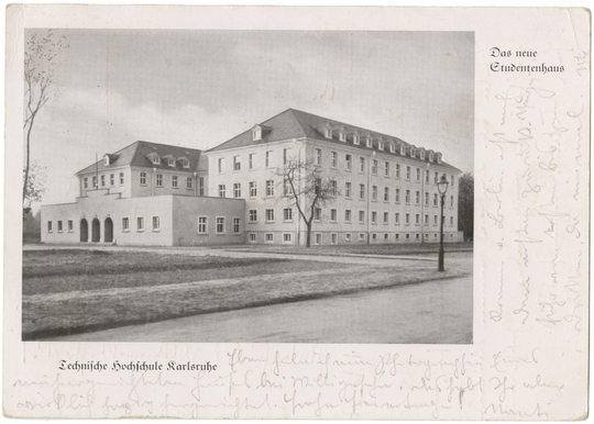 Das Karlsruher Studentenhaus, von Südosten gesehen, Postkarte, gelaufen 22.12.1937, Fotografie unbekannter Urheberschaft. KIT-Archiv 28010/III 66.
