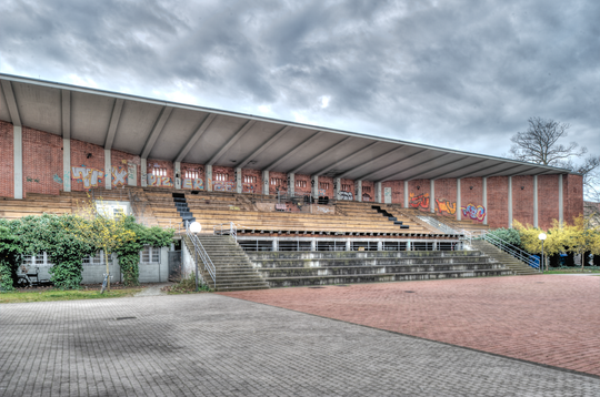 Zustand der Stadiontribüne im Jahr 2014. Bildrechte: Karlsruher Institut für Technologie.
