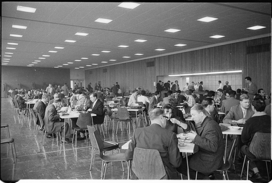 Einweihung der Kantine des Kernforschungszentrums Karlsruhe, 04.01.1960, Fotografie unbekannter Urheberschaft. KIT-Archiv 28028/12789.