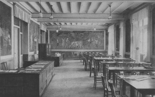 Blick ins Tagesheim des Karlsruher Studentenhauses mit Wandgemälden von Albert Haueisen, Postkarte, ca. 1930, Fotografie unbekannter Urheberschaft. KIT-Archiv 28010/III 28.