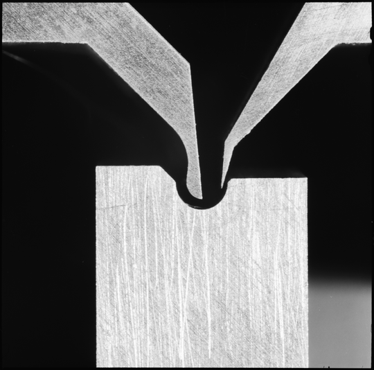 Detailaufnahme einer Trenndüse, 17.05.1973, Fotografie unbekannter Urheberschaft. KIT-Archiv 28028/03050.