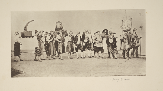 Druck: Festzug der Studirenden des Polytechnikum zu Karlsruhe [...], Karlsruhe (1877), hier: Abteilung der Maschinenbauer. Fotografie: Amadeus Bramsiepe und Jonas Zilius.