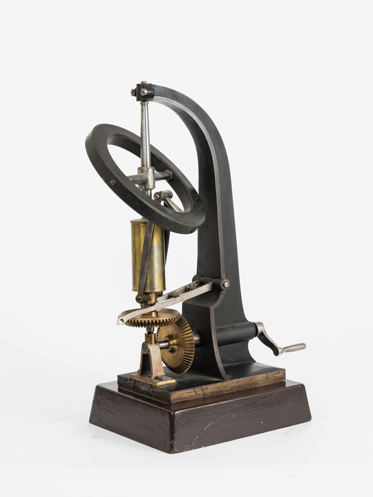 Modell eines Drehzahlreglers mit Kegelradantrieb, um 1850. KIT-Fakultät für Maschinenbau, Redtenbacher-Sammlung, Aufnahme 2024. Fotografie: Amadeus Bramsiepe.