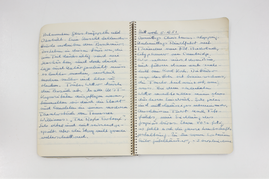 Reisetagebuch von Maria Fischer, Eintrag zum 04.12.1951: Besuch der Wohnhaussiedlung Six Moon Hills bei Lexington/Massachusetts (Fortsetzung auf der linken Seite). Fotografie: Amadeus Bramsiepe und Jonas Zilius.