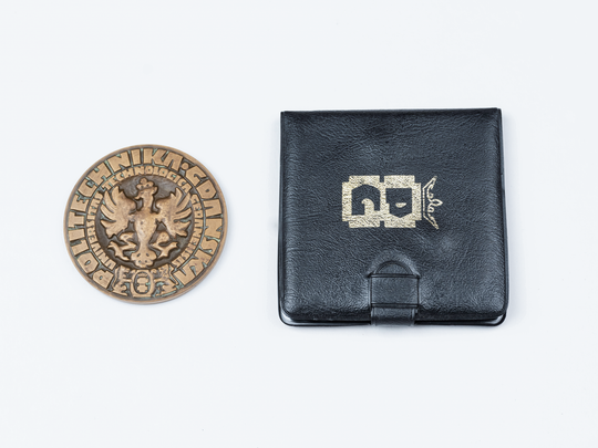 Verdienstmedaille der Technischen Universität Danzig in Polen. KIT-Archiv. Fotografie: Amadeus Bramsiepe.