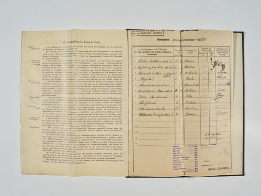 Studiengebühren der Hyperinflation im Studienbuch von Werner Görlacher für das Wintersemester 1923/24. KIT-Archiv 28005/20. Fotografie: Amadeus Bramsiepe.