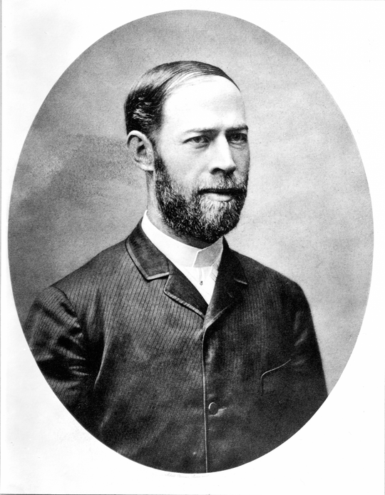 Portrait von Heinrich Hertz, ca. 1890, Fotografie unbekannter Urheberschaft. KIT-Archiv 28010/I 3183 (Reproduktion einer Vorlage im Deutschen Museum München).