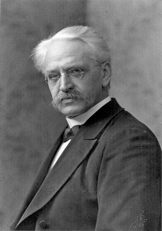 Der Professor für Technische Chemie Hans Bunte, 1906, Fotografie: Atelier Oscar Suck. KIT-Archiv 28010/I 2114.